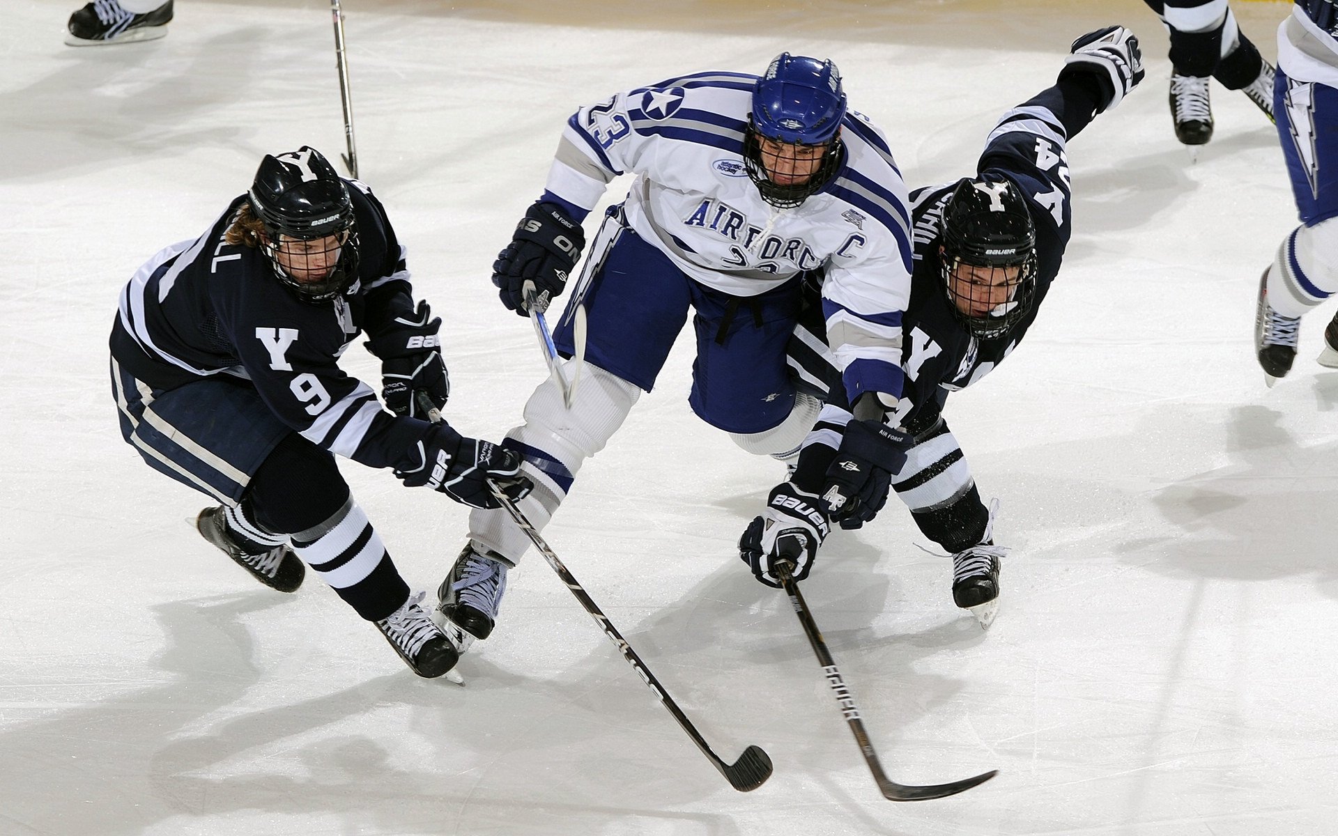 “史诗一战！两队鏖战五局，战术与技巧的巅峰对决”